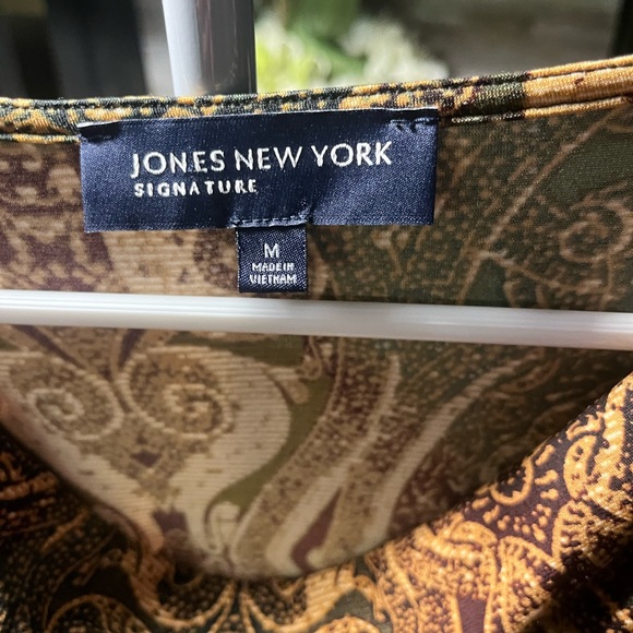 Beautiful business like light weight shirt size m - Picture 6 of 8